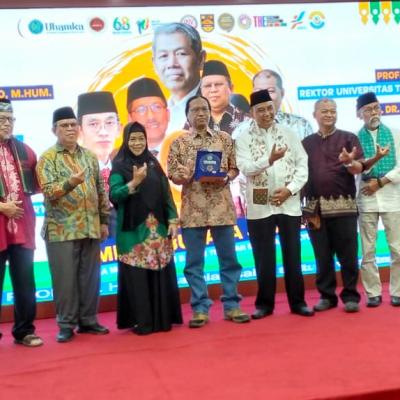 Berdedikasi dalam Melestarikan Budaya Betawi, Chairil Gibran Ramadhan Dianugerahi UHAMKA Award 2025